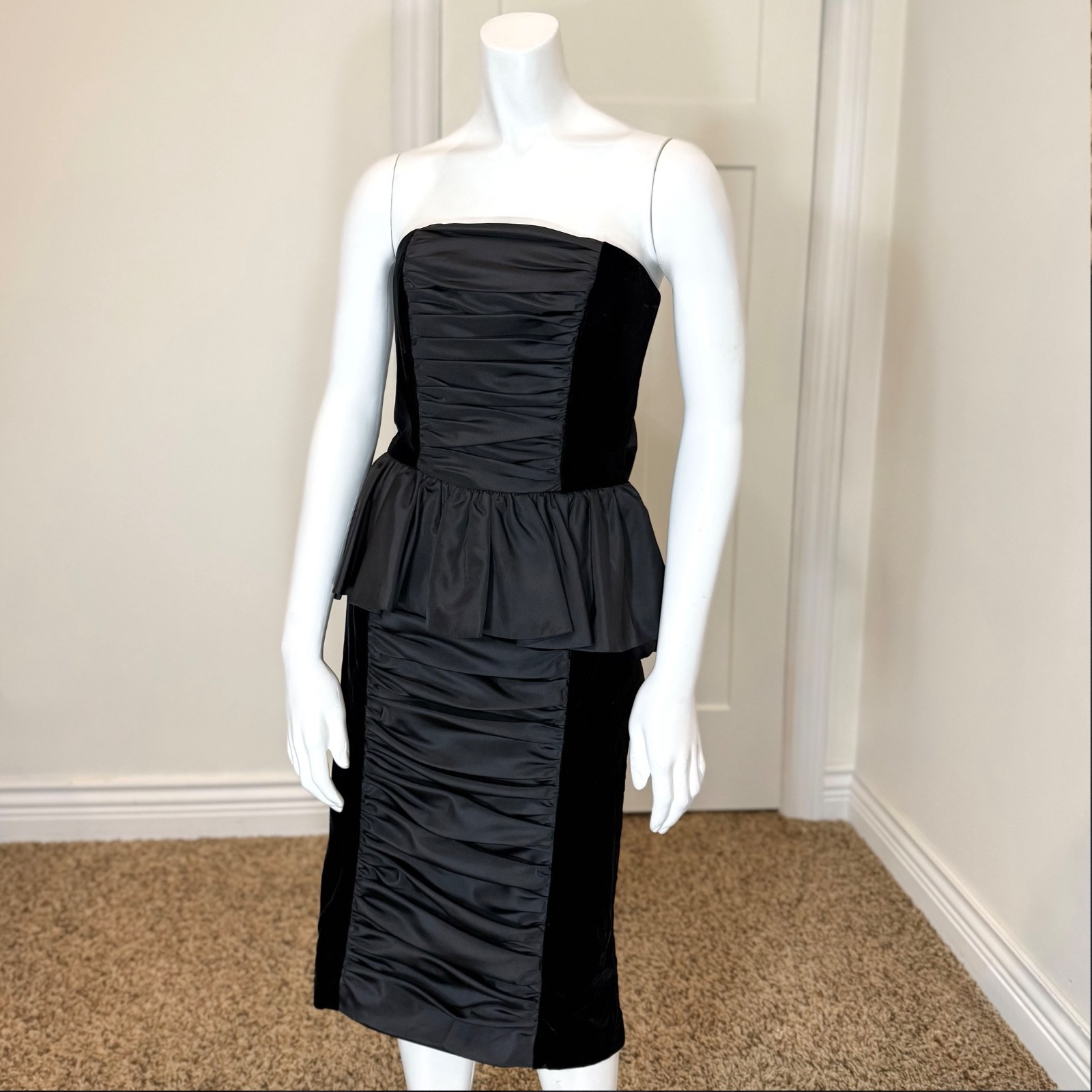 Vintage 80’s VELVET PARTY DRESS w RHINESTONE BOW S Ruched Strapless Boning Midi