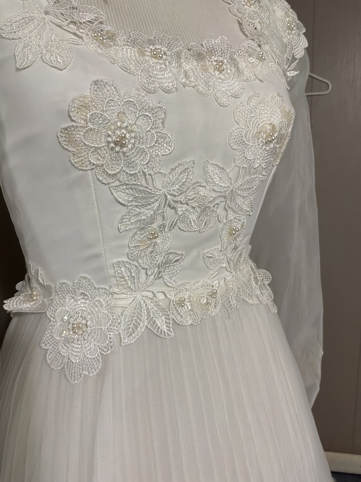 1960’s Vintage Wedding Gown Regal Neckline Delicate Lace Petite XS