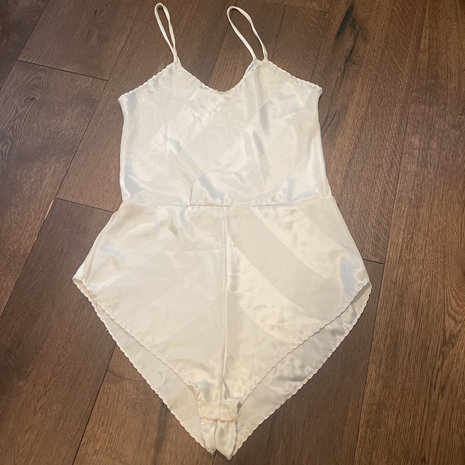 VINTAGE LINDSAY ROSCOE FARR WEST TEDDY SMALL Silk Feel Nighty Pajama Romper Snap