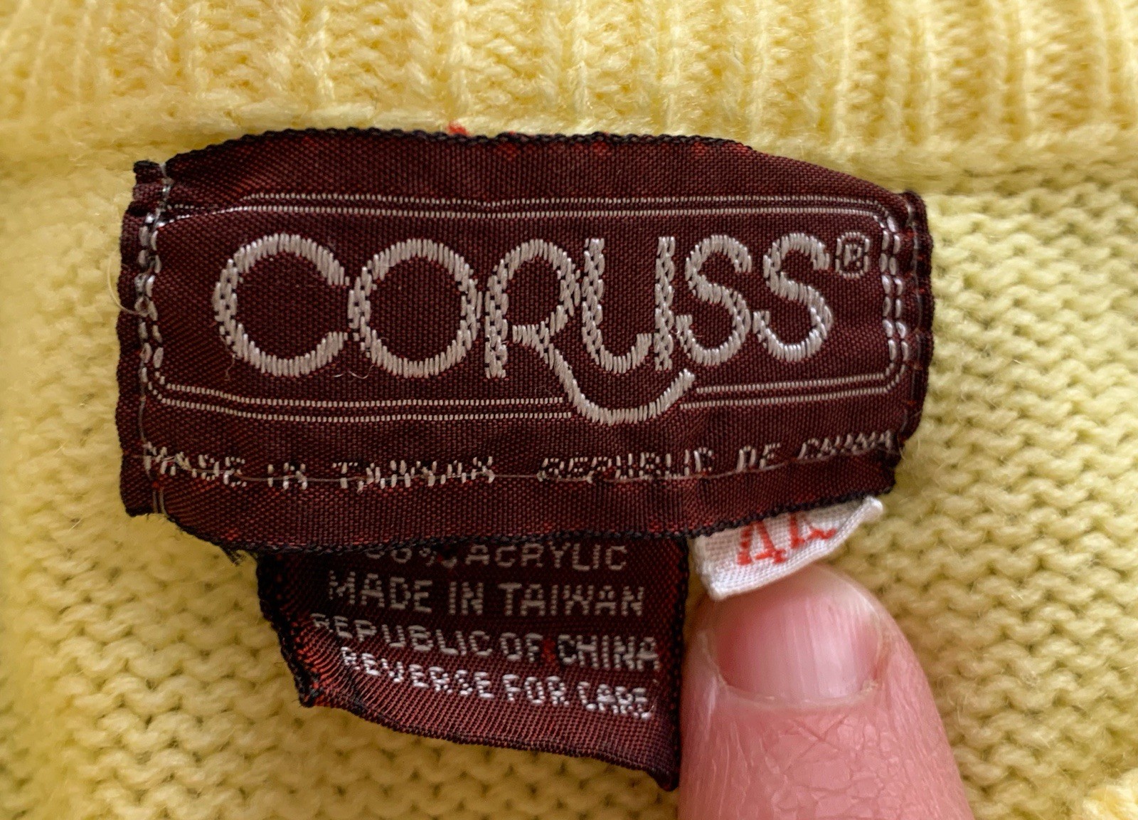 Vintage 70s Corliss Women’s 44 XL Yellow Button Up Cardigan Sweater Pockets