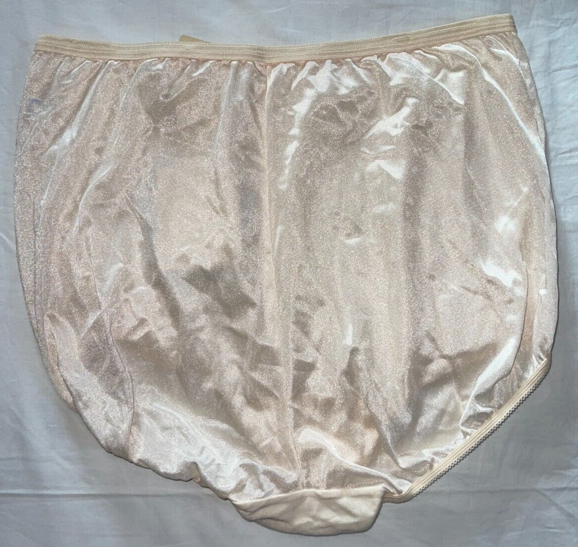 NWT Vintage Olga Nylon Panties Fashion Scoop #891 Size 9 2XL Nylon Beige Nude