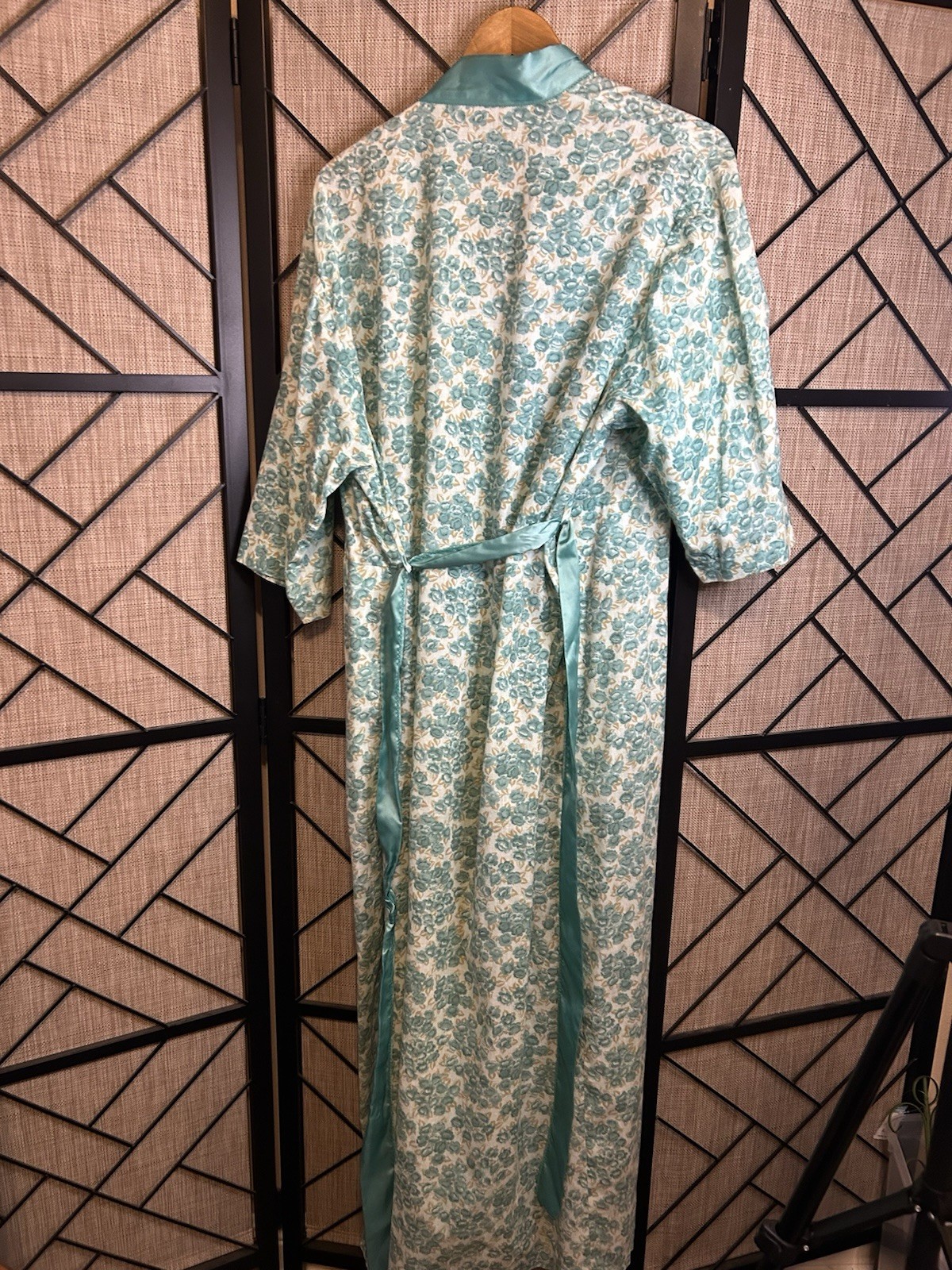 1960’s Vintage Handmade Robe With Matching Belt Beige And Seafoam Green-M