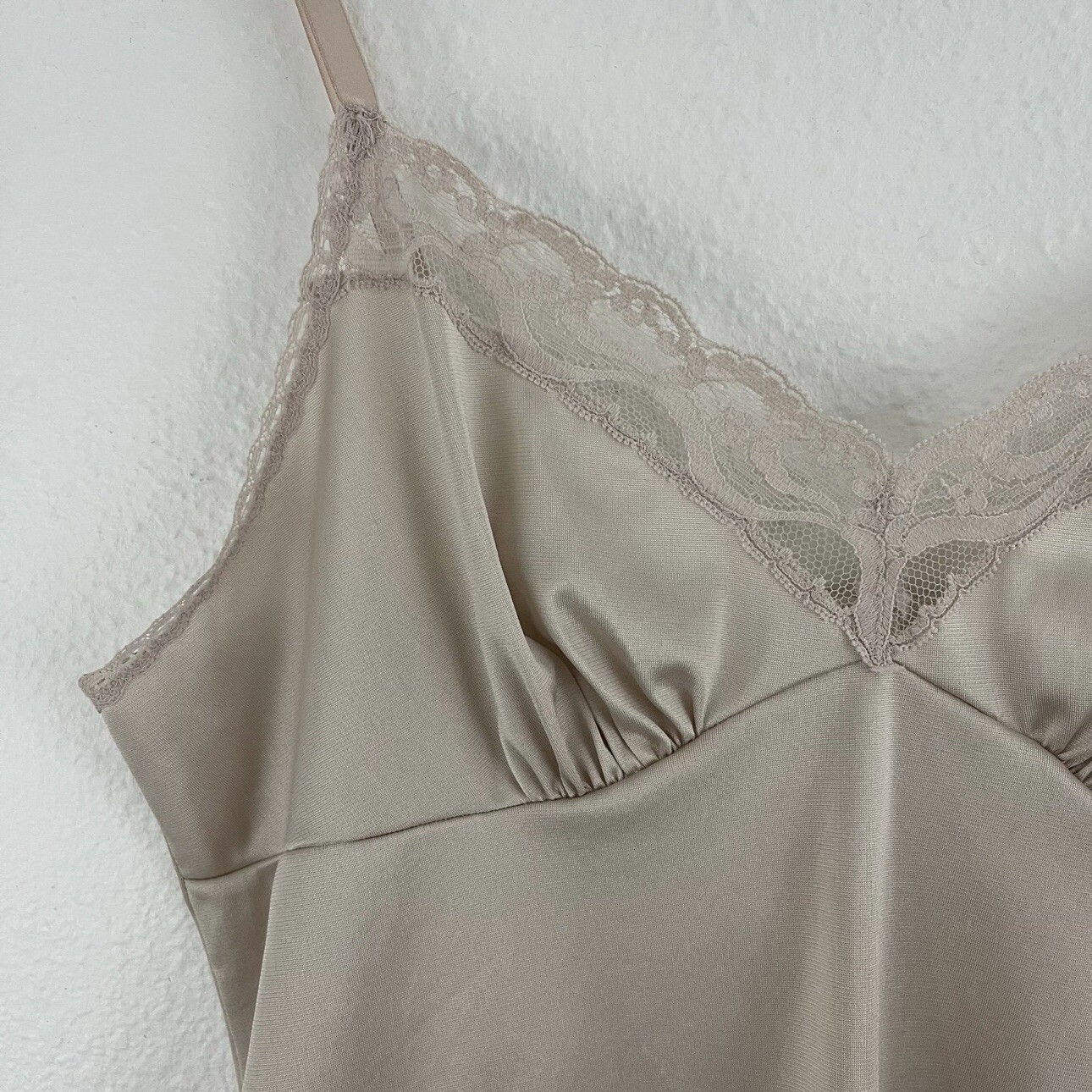 VANITY FAIR Vintage Champange Beige Lace Trim Spaghetti Strap Camisole Top