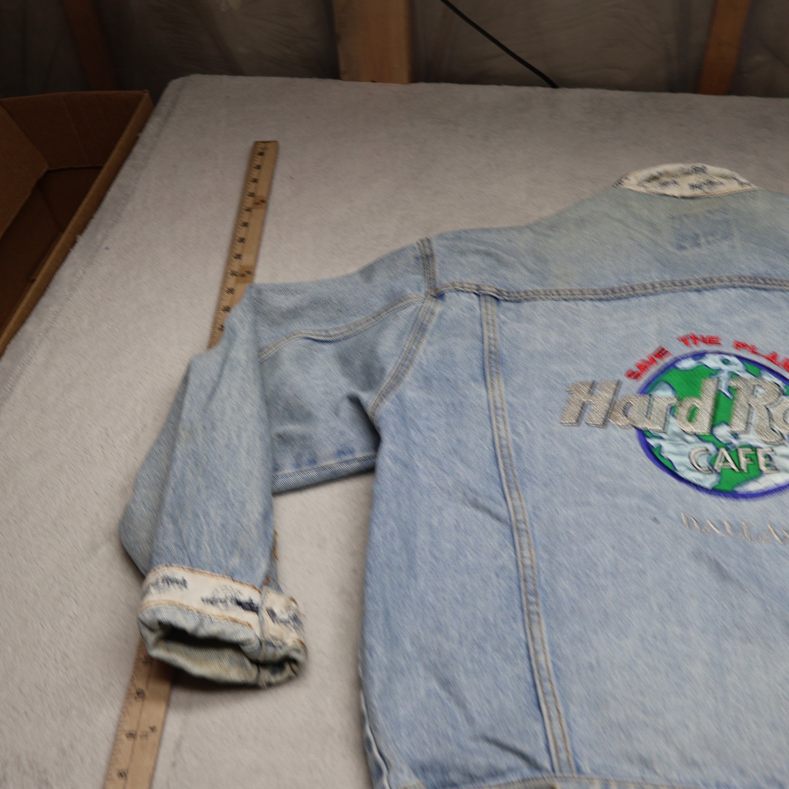 Hard Rock Cafe Jacket Women? Large Light Wash Denim Classic Trucker Retro VTG