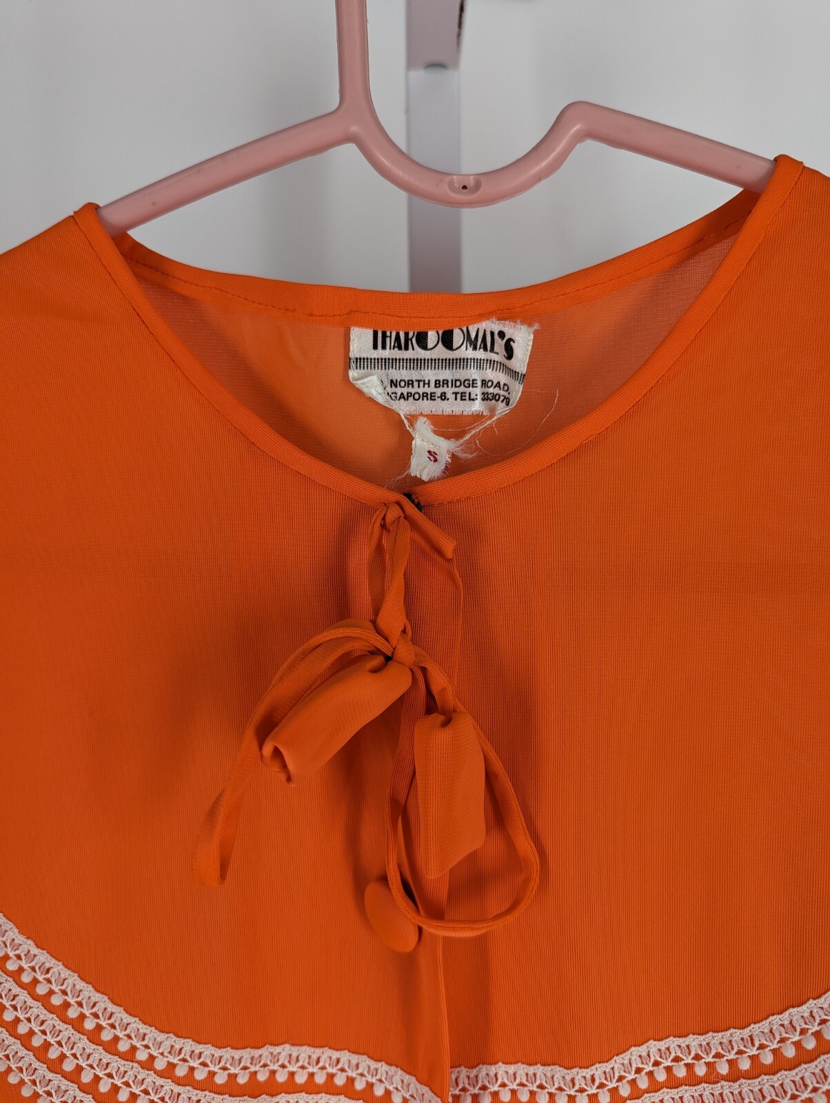 Vtg 70s Singapore Coral Salmon Lace House Beach Relaxed Dress Bowtie Tharoomals