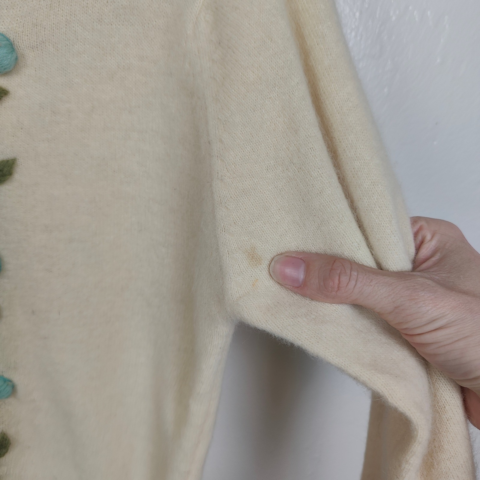 Vintage 1960s Glanamere Cardigan Womens 36 Cream Blue Embroidered Floral 60s