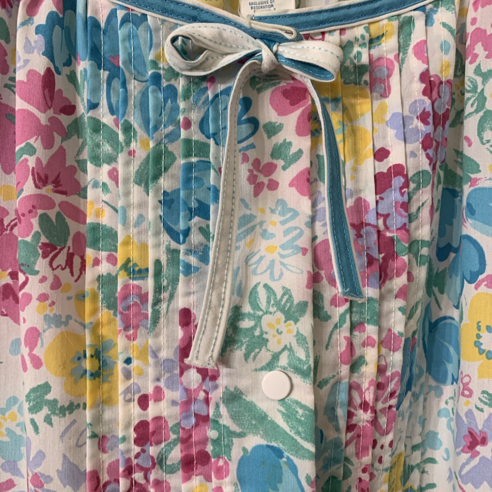 VTG Women Sz M House Coat Robe Pastel Floral Ruffle Pockets Snap Close Cottage