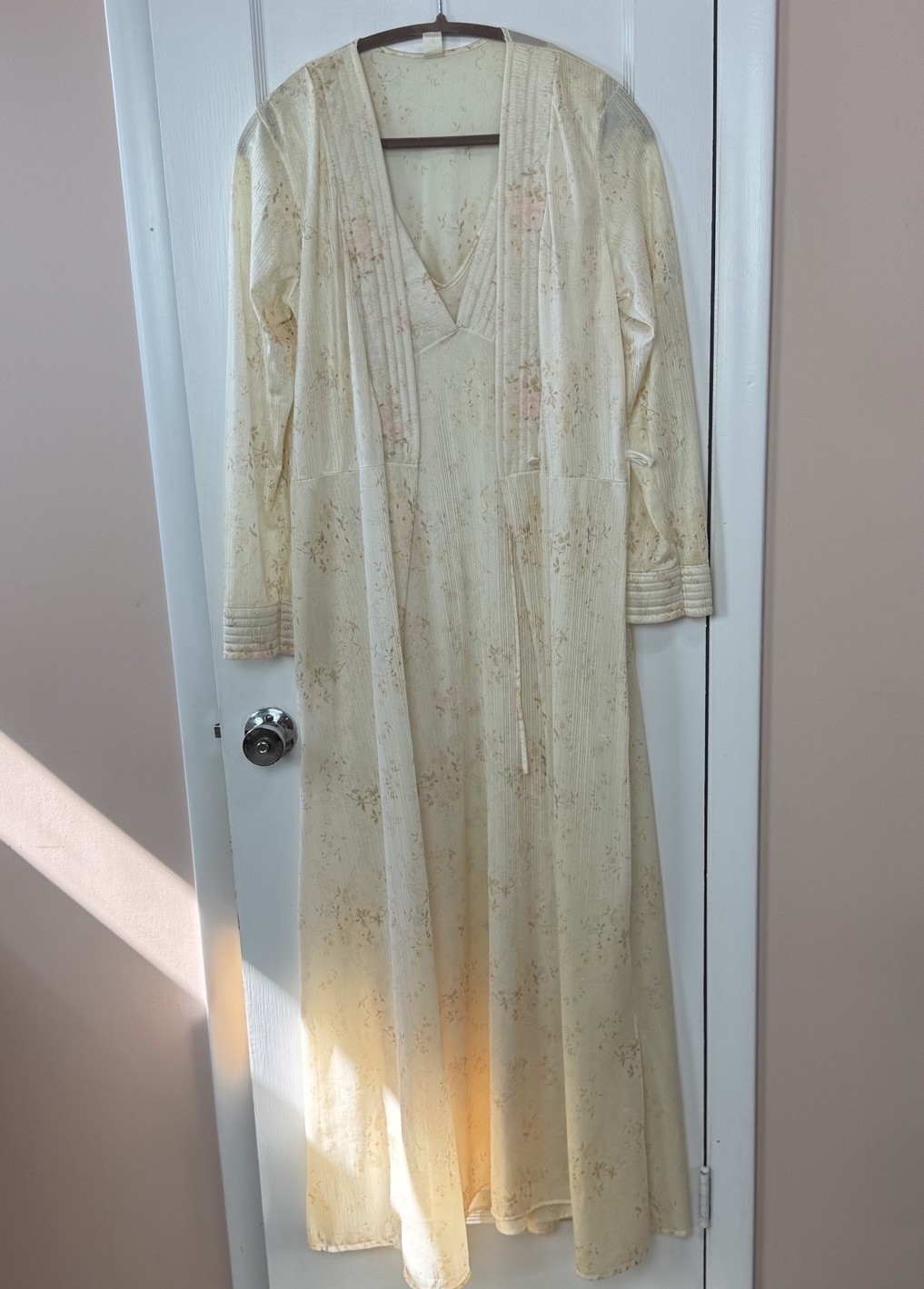 VTG 70s Floral Peignoir Set Gown Quilted Robe Medium IGLWU USA Granny Chic Read