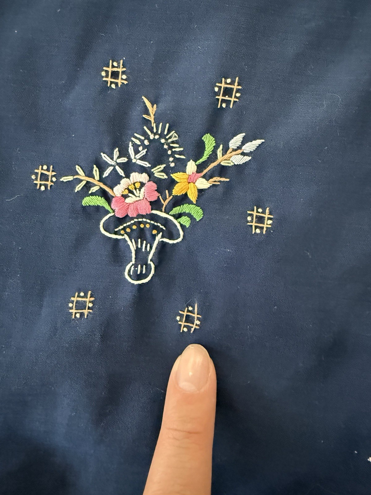 VINTAGE Hand Embroidered xL Daffodil Floral Blouse Navy, Long Sleeve