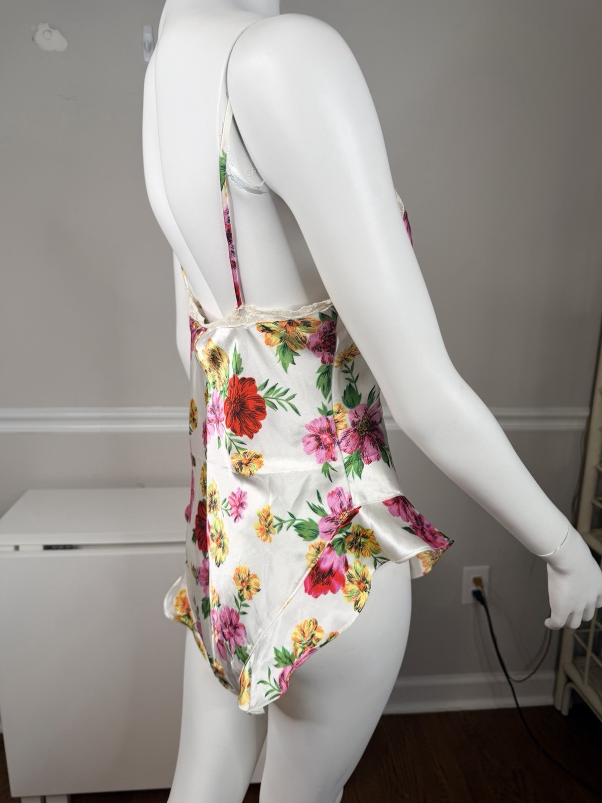 Vintage VICTORIA’S SECRET Second Skin satin floral teddy lace M Lingerie snap