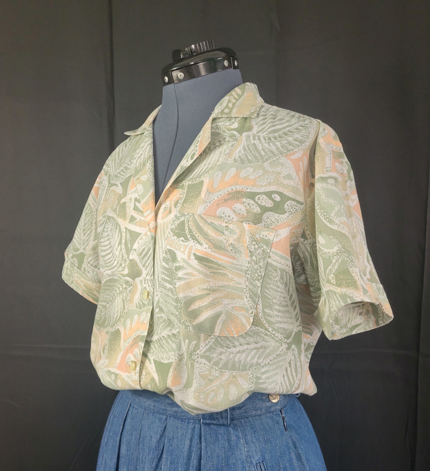 Vintage Alfred Dunner Sage Green/Tan/Peach Leaf Pattern Button Down Size 8