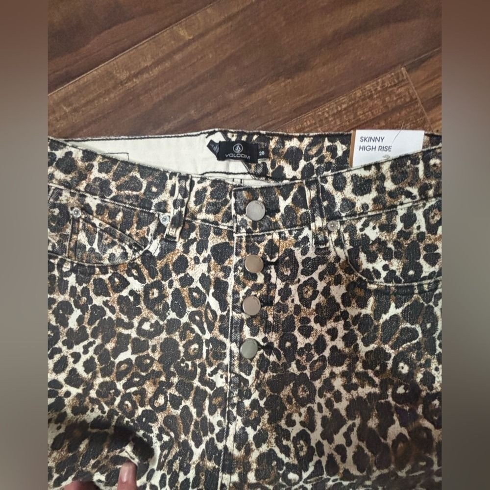 Volcom high rise super toned skinny cheetah animal print 28×30 button fly pants