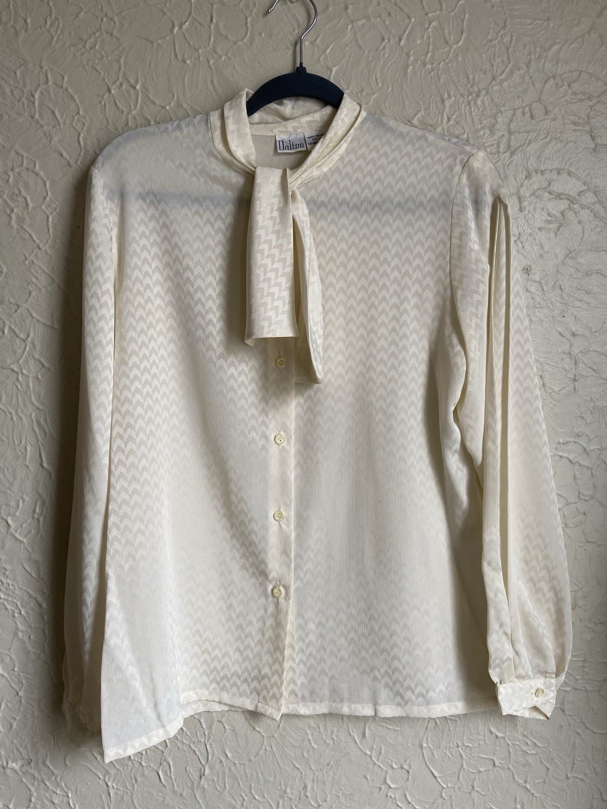 Vintage Dalton Cream Pussy Bow Tie Button Down Blouse Old Money Preppy Sz 12 Top