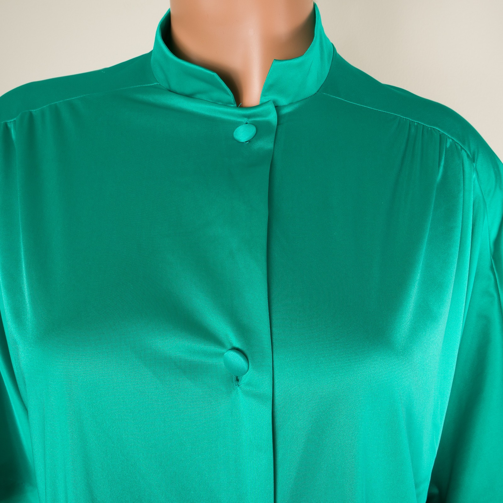 VTG VANITY FAIR Green Robe MEDIUM Nylon Band Collar 3/4 Sleeve Button Pocket USA