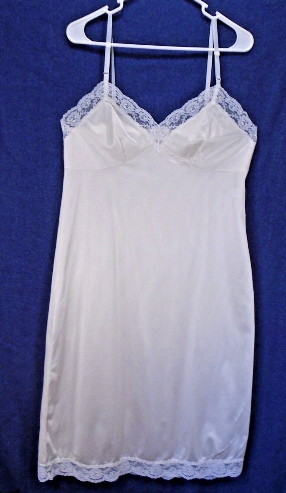 Vintage Off-White Nylon Full Slip A-line Rose Floral Lace 36″ Bust