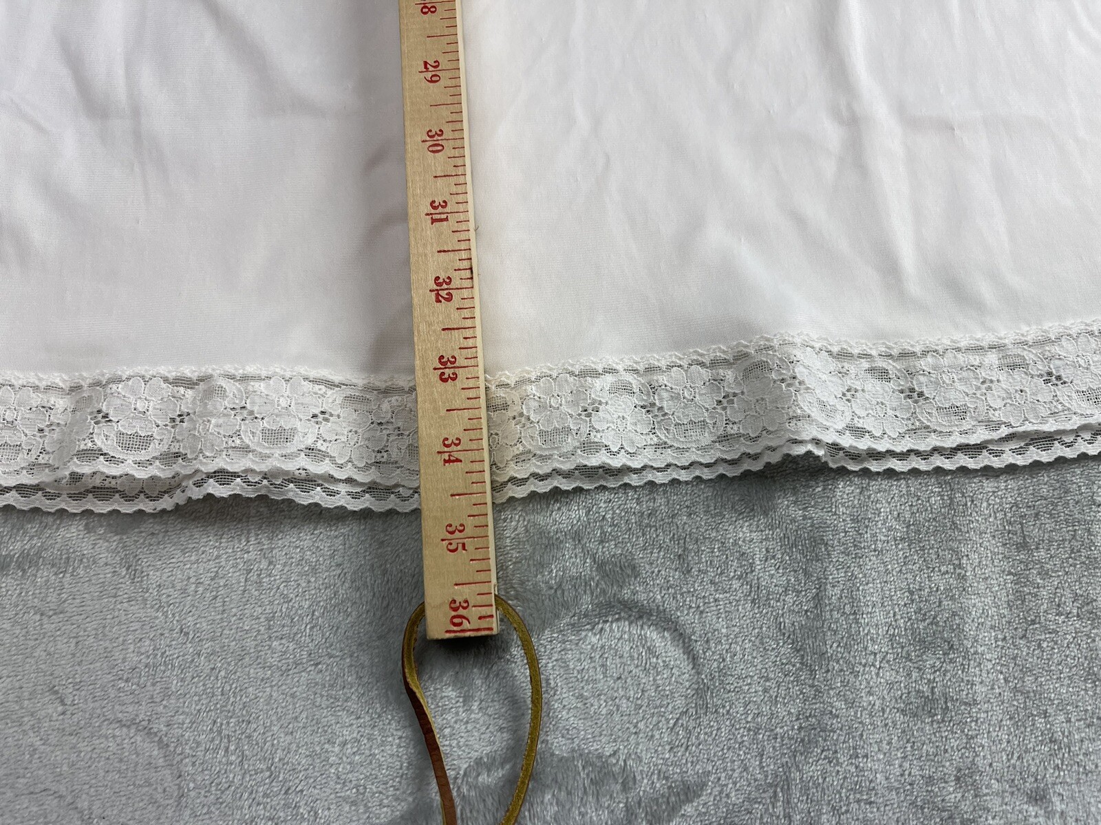 Vanity Fair Ivory Nylon Full-Length Slip Style 10-103 Size 36 24″/42 Lace Trim