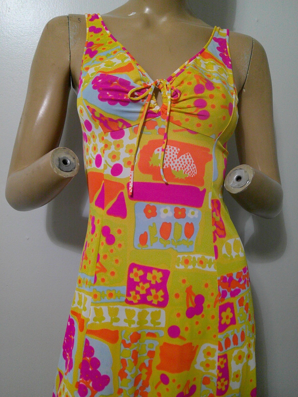 Vtg 60’s MOD Formfit Rogers Silky Slinky Nylon Keyhole Nightgown POP ART Print S