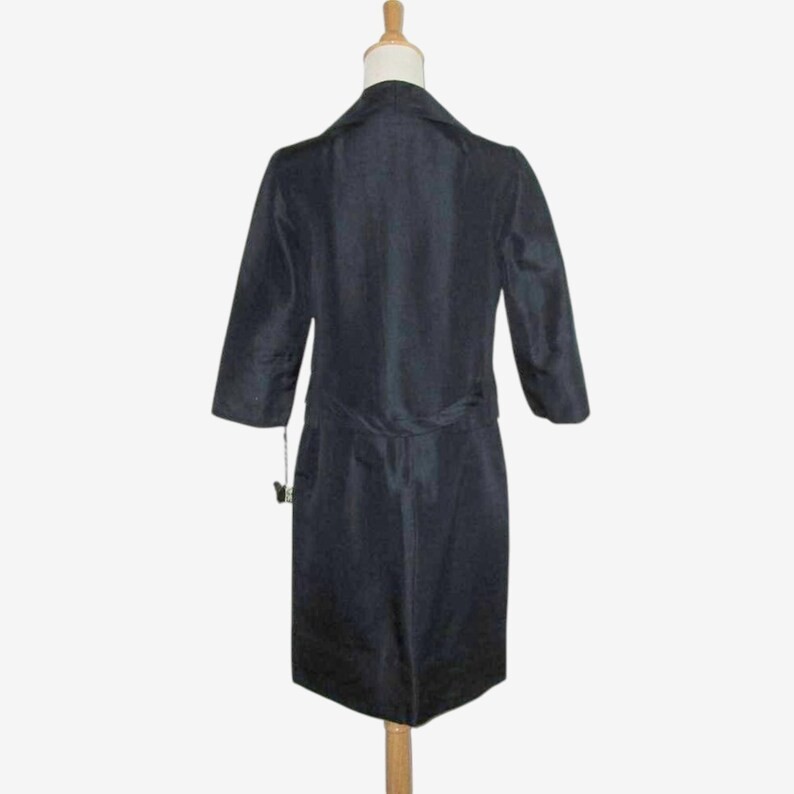 vintage 1960s Navy Silk Suit By Carol Brent – Size 12P – NOS