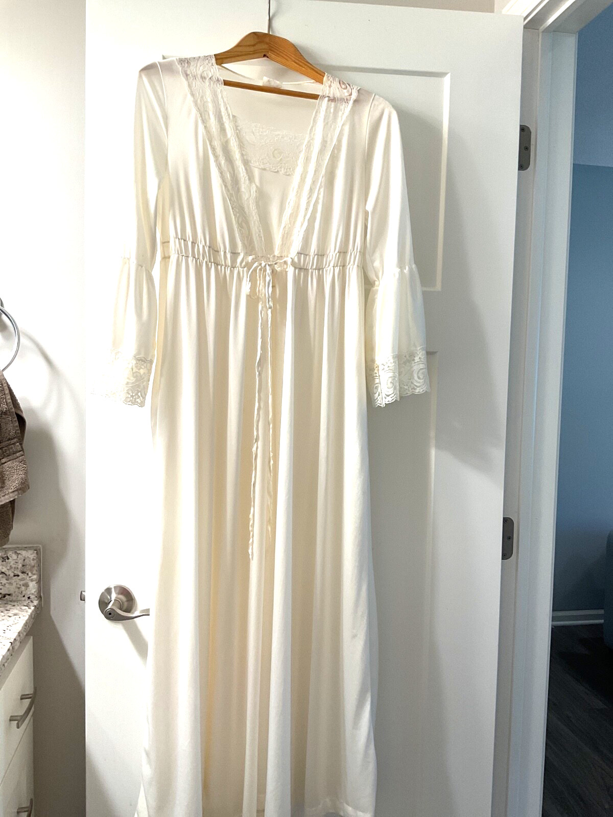 60’s White 2pc. Bridal Type Peignoir Set, Movie Star, size Medium, Very Nice