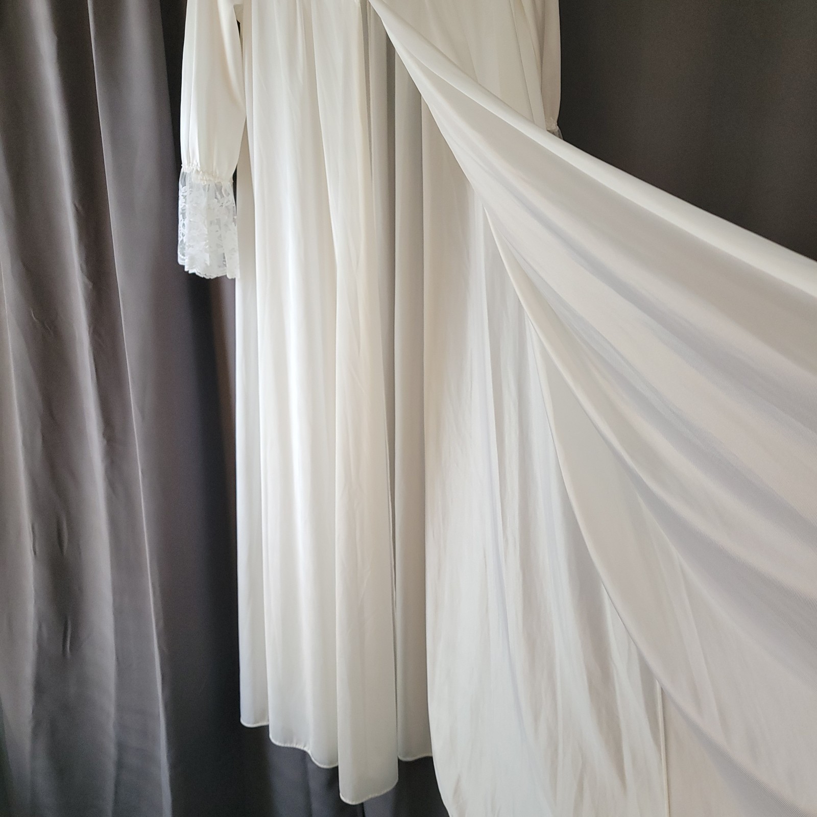 Vintage NWT 1970s The OLGA Touch White Cream Nylon Lace Robe Style 9712 Sz M Med