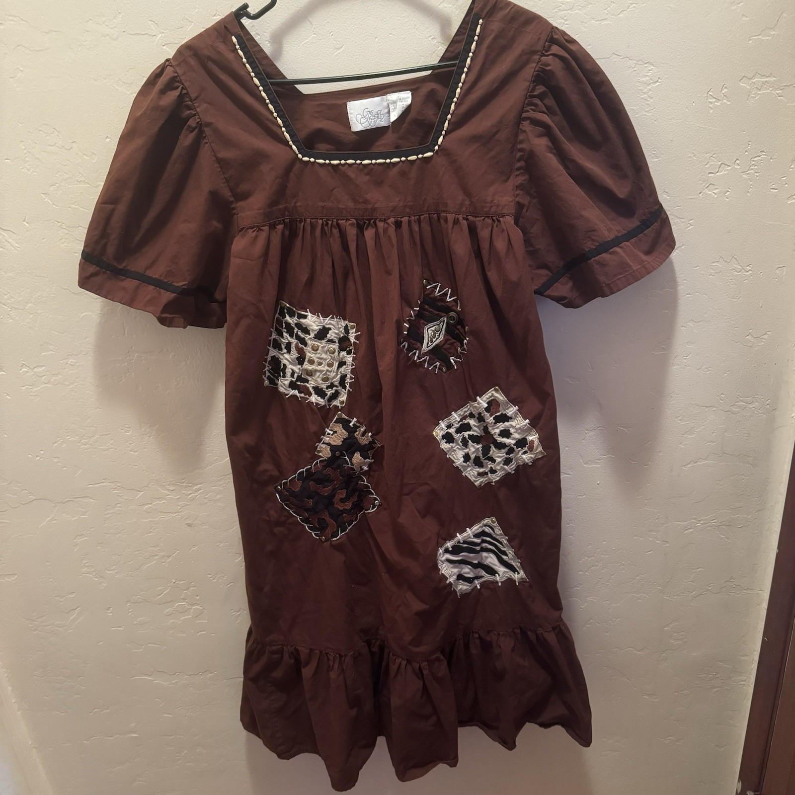 VTG Go Softly Womens Patio House Dress Embroidered Patchwork Pockets Ruffle M