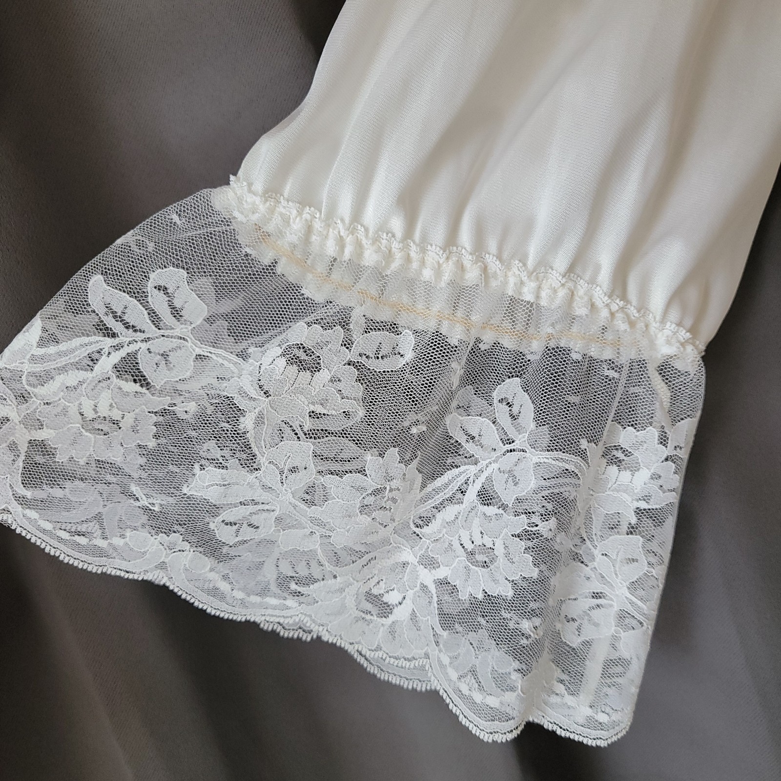 Vintage NWT 1970s The OLGA Touch White Cream Nylon Lace Robe Style 9712 Sz M Med