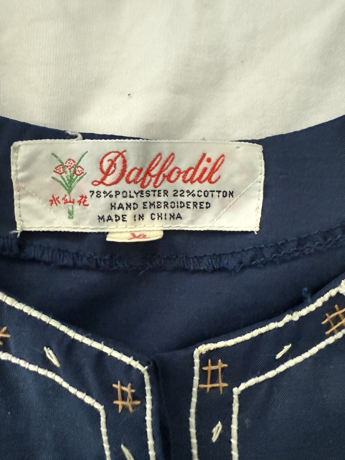 VINTAGE Hand Embroidered xL Daffodil Floral Blouse Navy, Long Sleeve