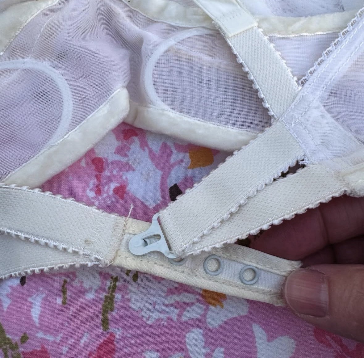 Vintage 1960s Symbra Ette White Ruffled Burlesque Bra – 36G Pin Up