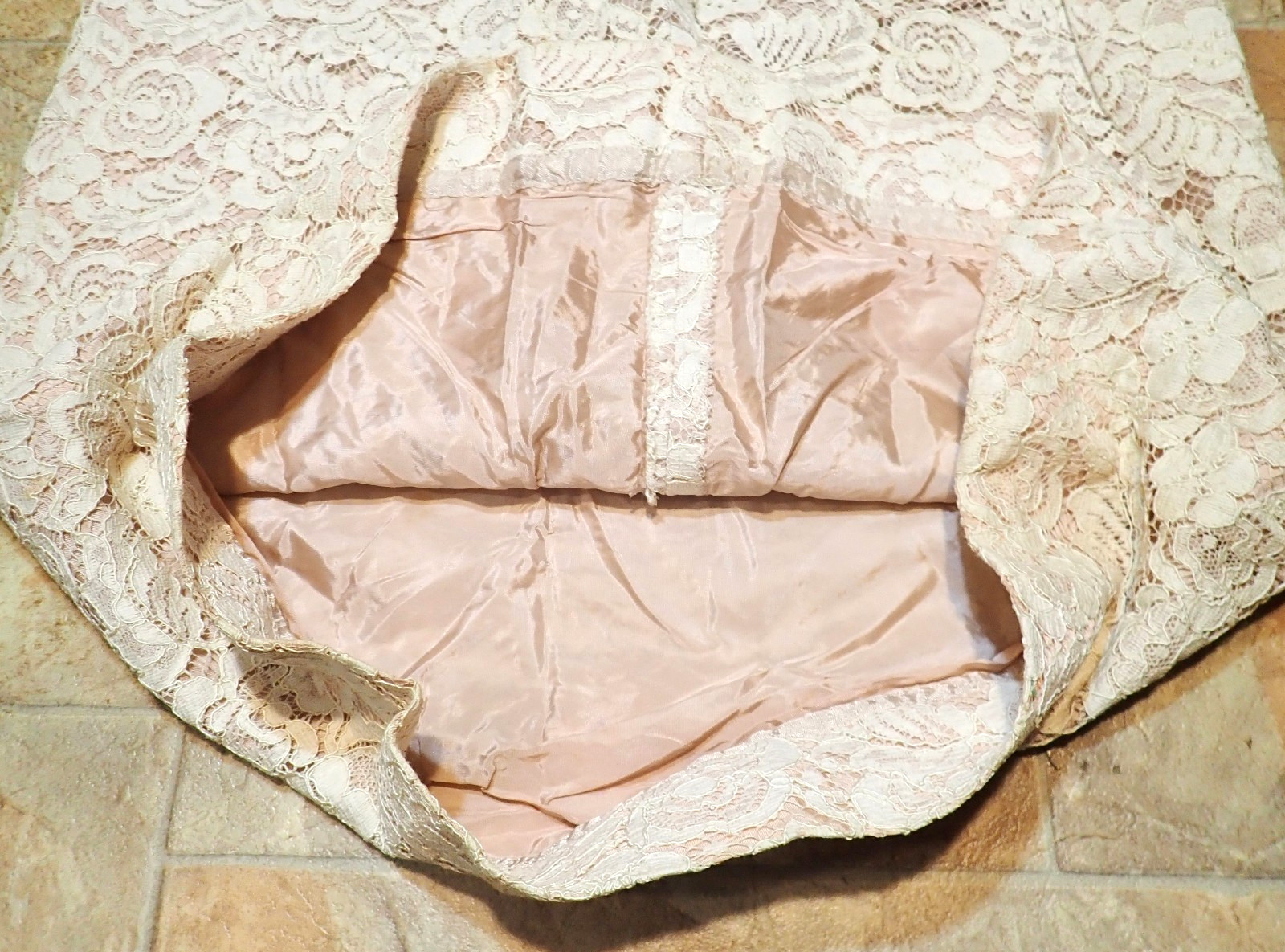 Vtg 1960s French Style Alencon Lace Sheath Cocktail Dress M Regal Zip Salmon Bow