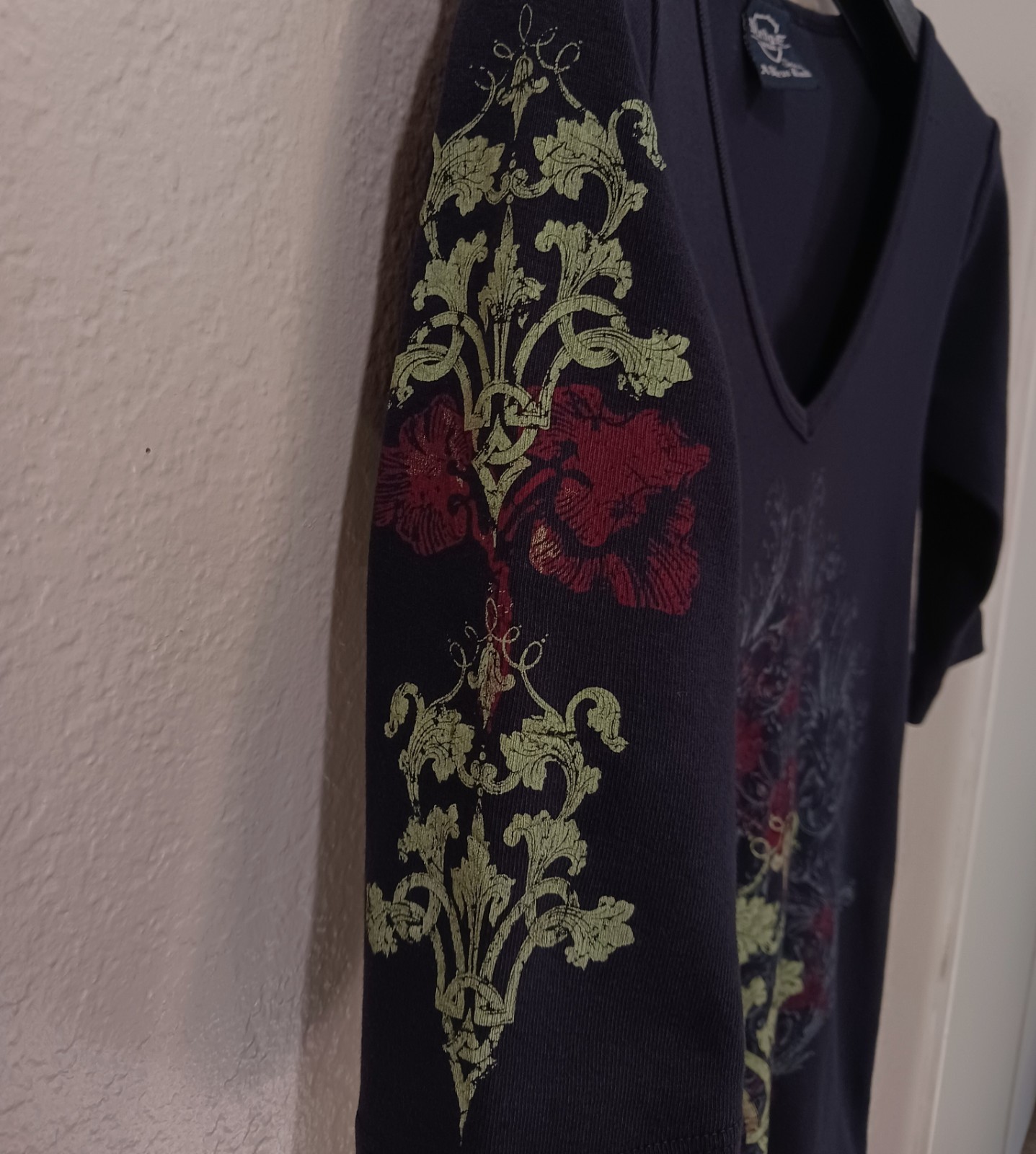 Sledge USA „Damask” Vintage 2000s Women’s 3/4 Sleeve V-Neck Long Sleeve T-Shirt