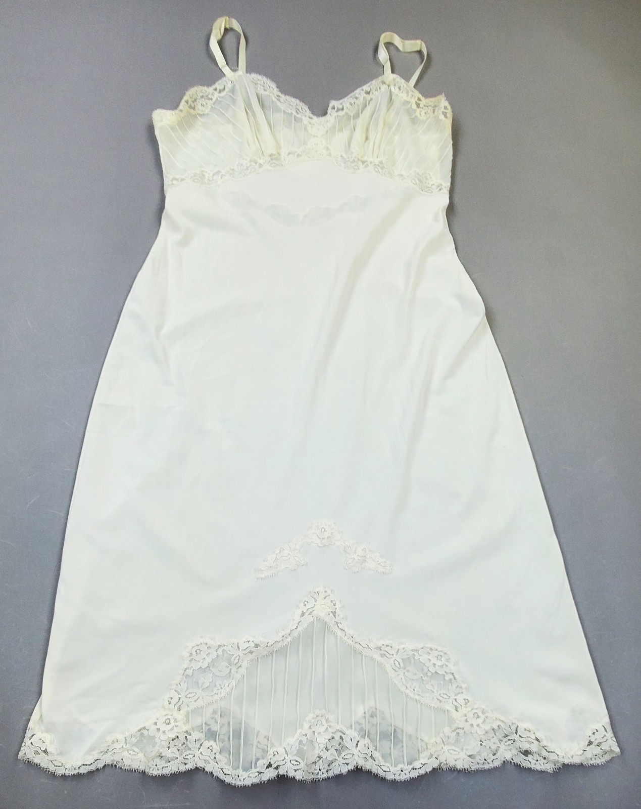 Vintage 60s Rogers Run Proof Tricot Nylon Sheer Pintucked Pleat Dress Slip Sz 36