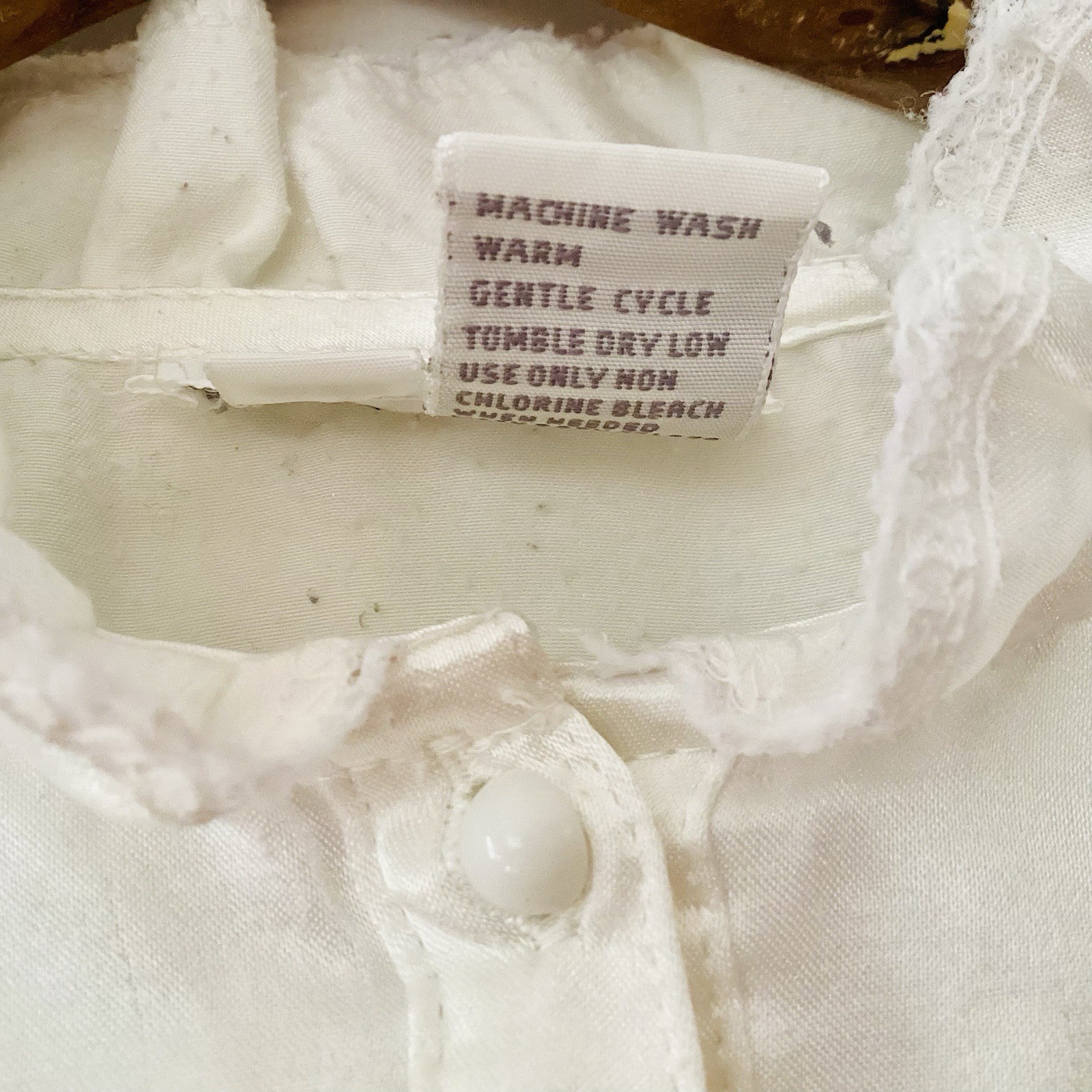 Miss Elaine vintage Sz M nightgown Ivory Long Sleeve poly satin lace bodice USA