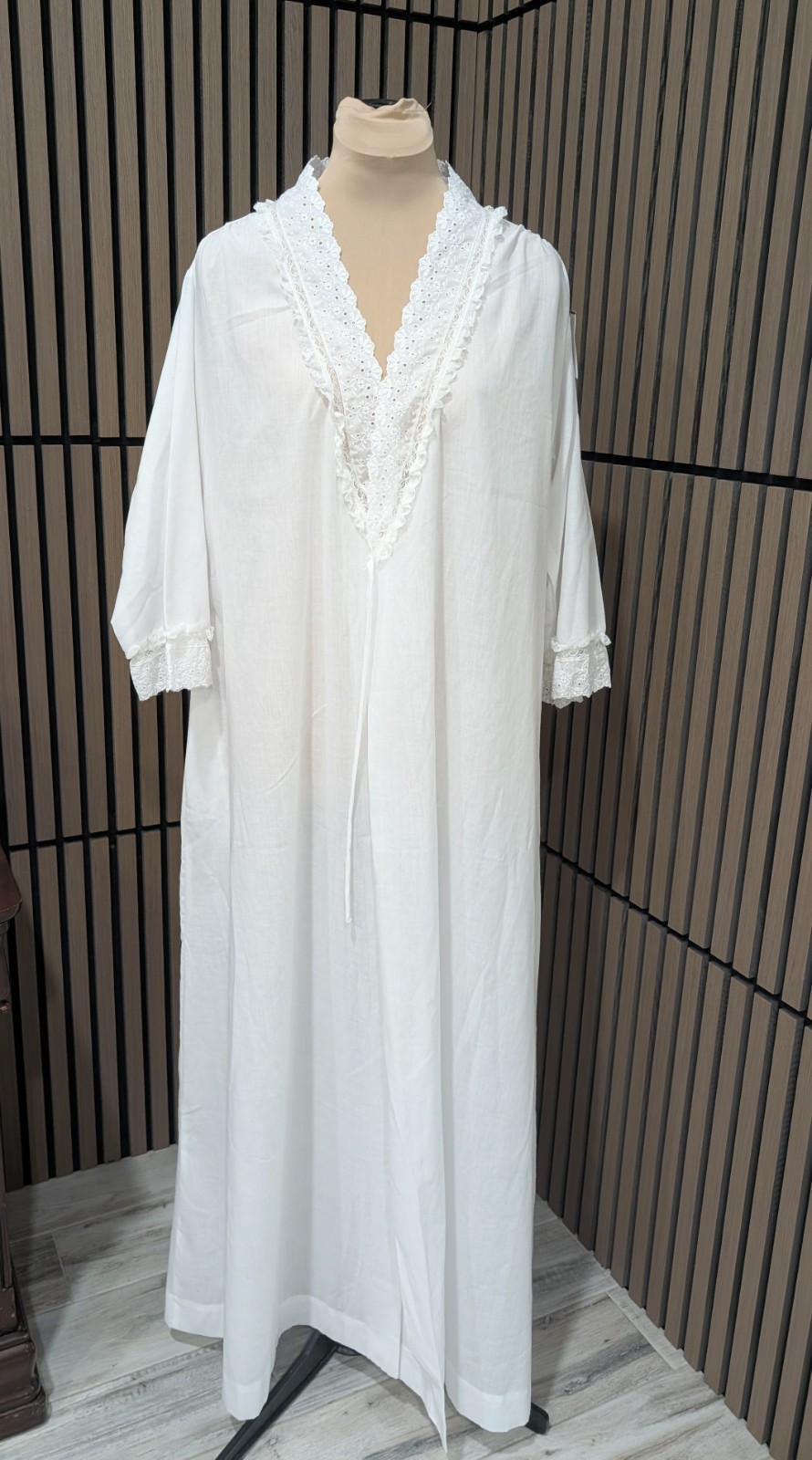 Vintage Christian Dior Eyelet Lace Trim White Robe Rare Sz S