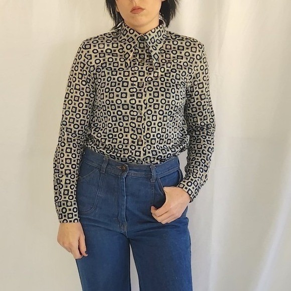 70s Gray and Blue Geometric Print Dagger Collar Shirt