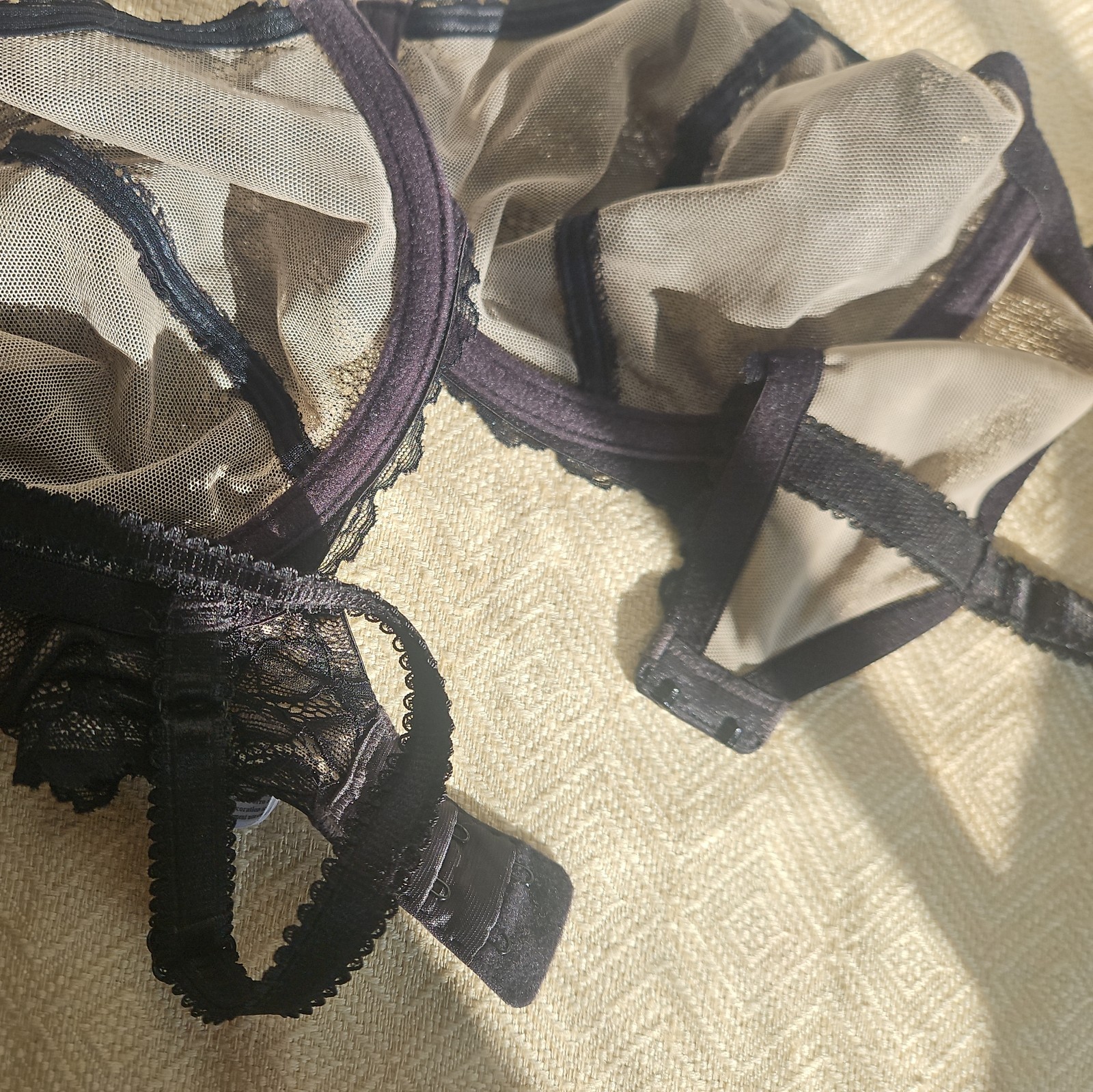 WACOAL VINTAGE HIGH DRAMA BRA 32DD PRE-OWNED BLACK LACE BEIGE APPLIQUÉS GORGEOUS