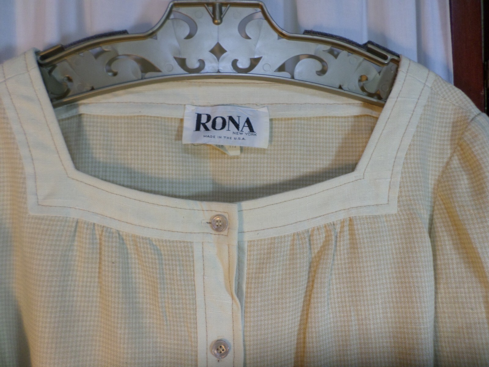 Beautiful Vintage Rona Women’s Button Up Long Sleeve Beige Checkered Blouse-12