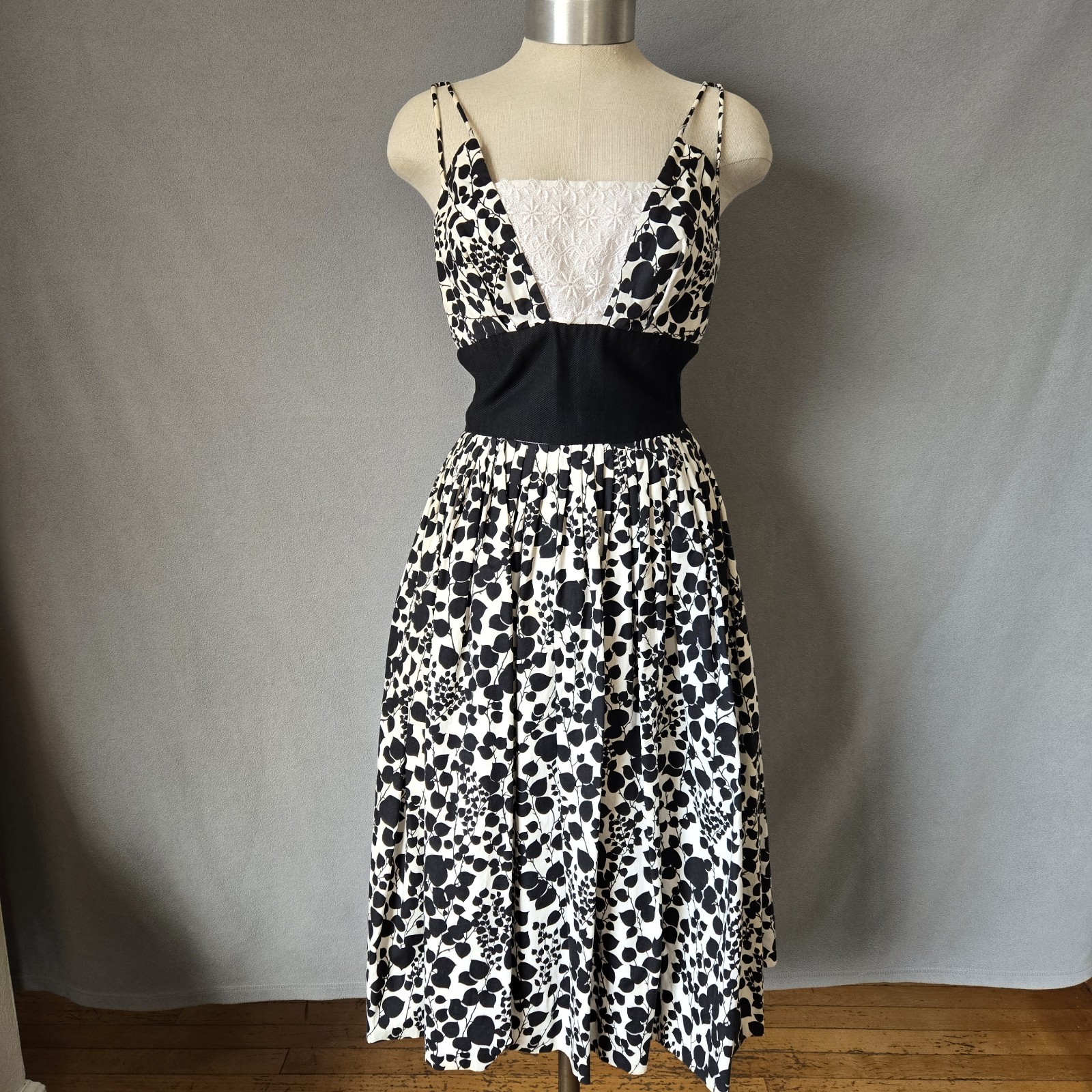 Vintage 50s Black & White Dress Full Skirt Waist 25 in