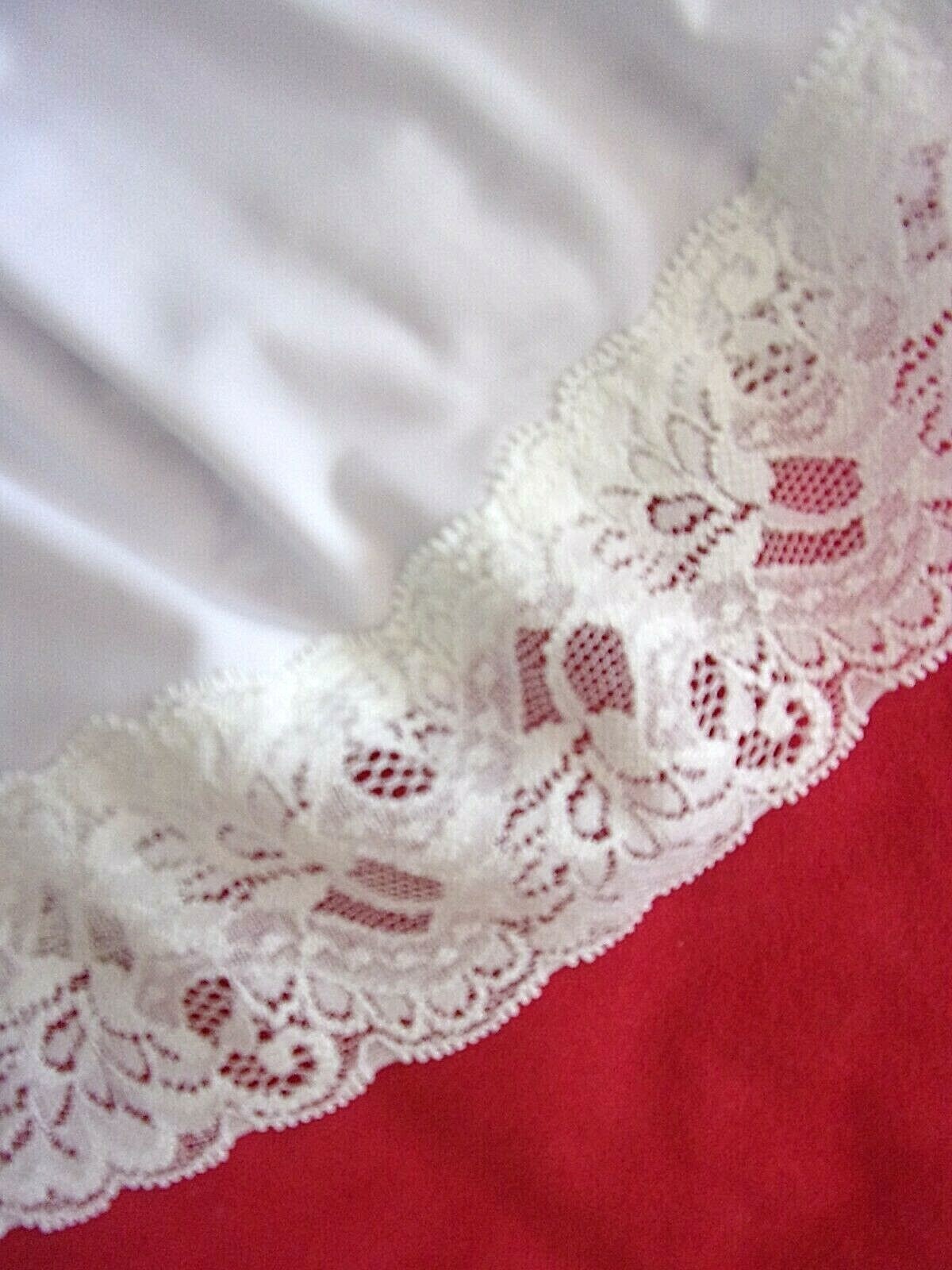 VINTAGE JONES NEW YORK SIZE LARGE 30/32 CREAMY WHITE NYLON 1/2 SLIP