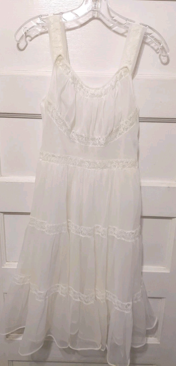 Vtg AMERICAN MAID Junior / Ladies Size 11 White Lace Trim Nylon Nightgown