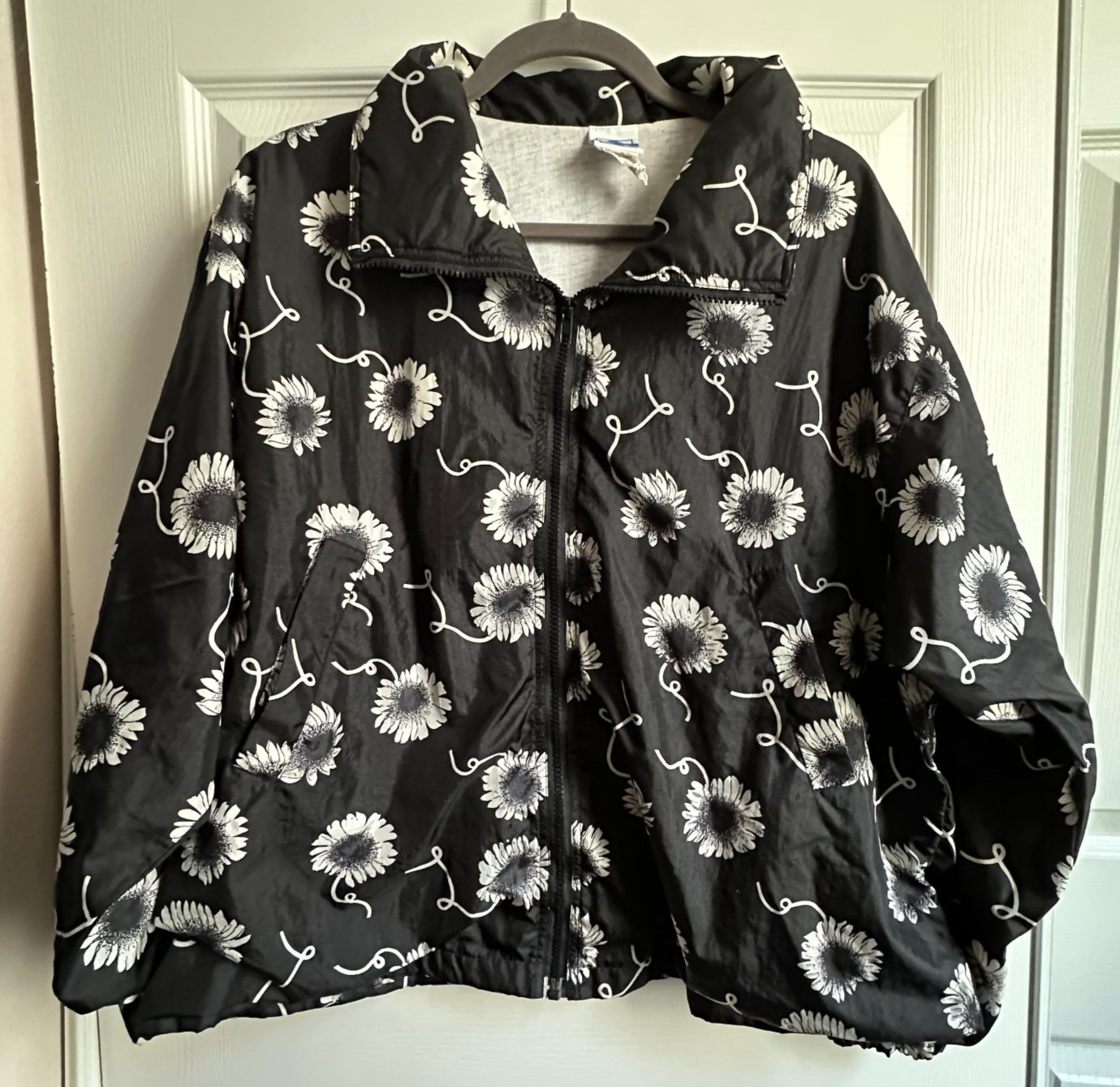 VTG Pro Spirit Womens Large Black & White Sunflower Print Windbreaker Jacket