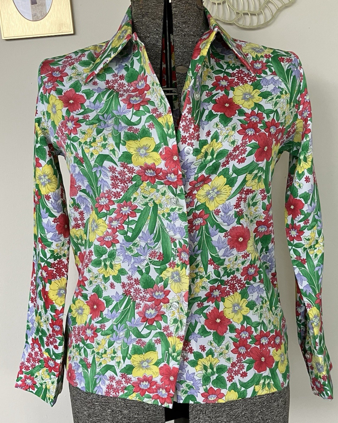 Vintage 60s/70s Mod Floral Button Down Blouse Size Med Women’s Long Sleeve