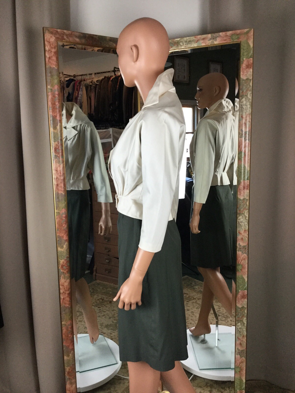 Vintage Olive Green Pencil Skirt Sz 2 Ivory Jacket Bomber Style Sz 10 Pin Up