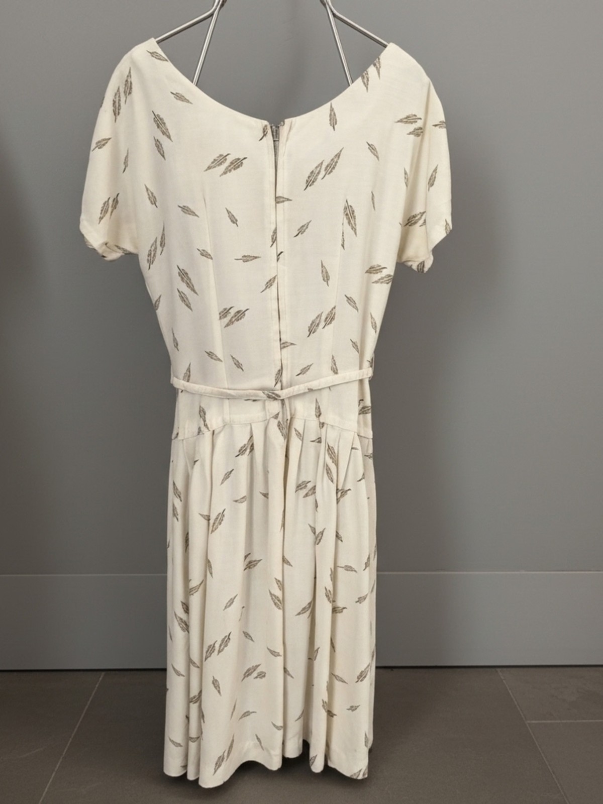 Vintage 1950s Ivory Day Dress Gold Feather Print V-Back Pleated A-Line w Belt