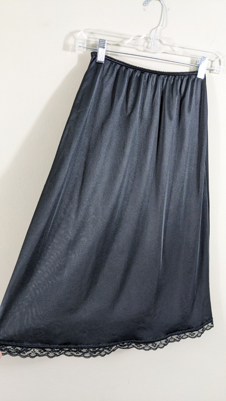 Size SMALL Warner’s 27 Inch Black Nylon Vintage Skirt Slip Lace Trimmed
