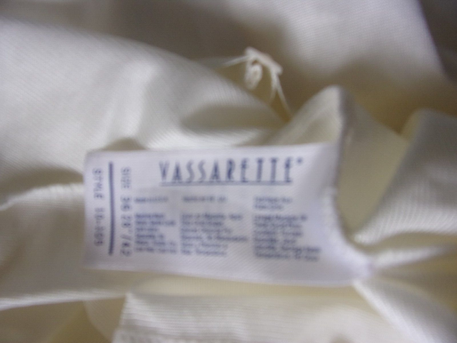 VASSERETTE SZ 36/28’42 LIGHT CREAM FULL SLIP STYLE 10-105 BEAUTIFUL LACE