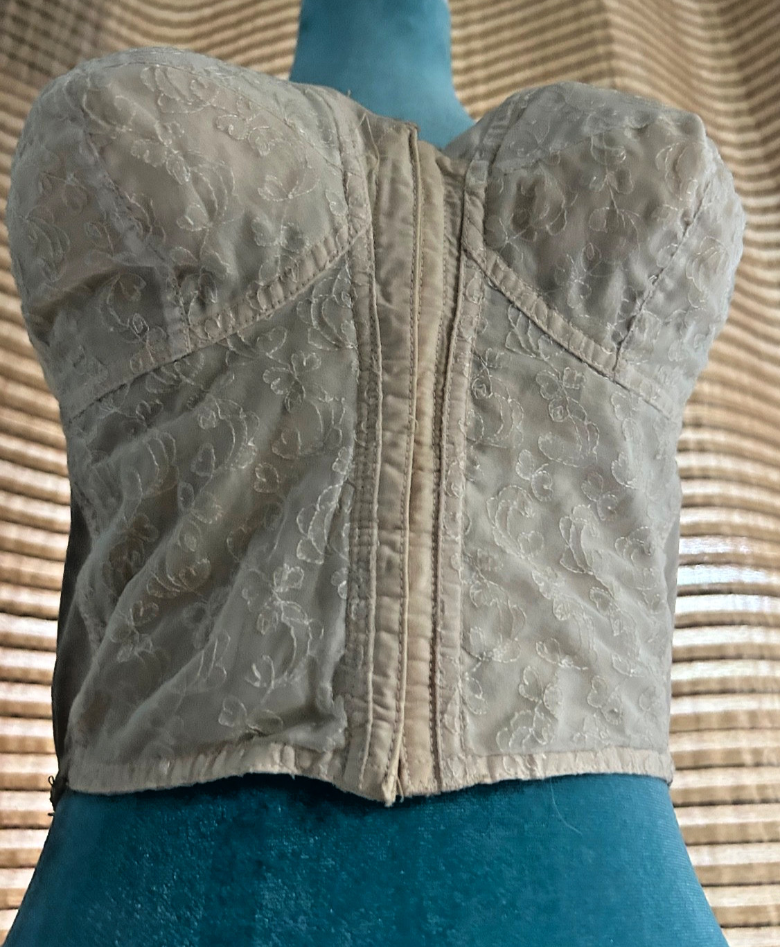 Vintage 1960’s Grant/ ISIS ivory long Bullet Bra 36B Made In USA