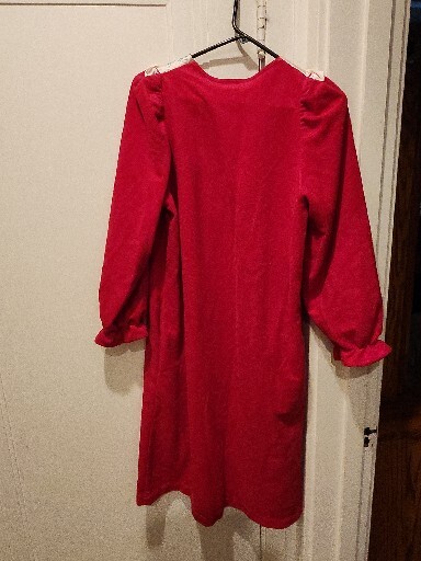 Vtg It’s A Charm USA Fleece Long Housecoat Robe Womens Red Satin Applique Sz Med