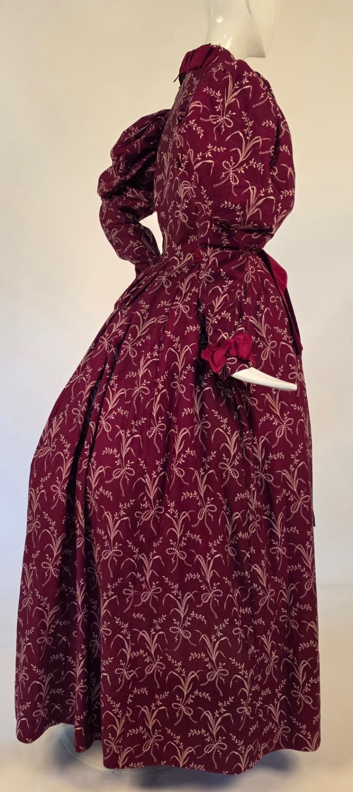 VICTORIAN 1890’S PUFF SLEEVE BUSTLE BACK DRESS W FLORAL BOUQUET PRINT 