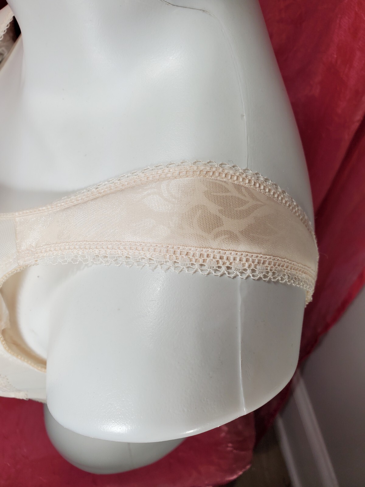 Playtex Silky Satin Bra Women’s Size 38H Beige Lace Sexy Sissy Pin-up Y2K