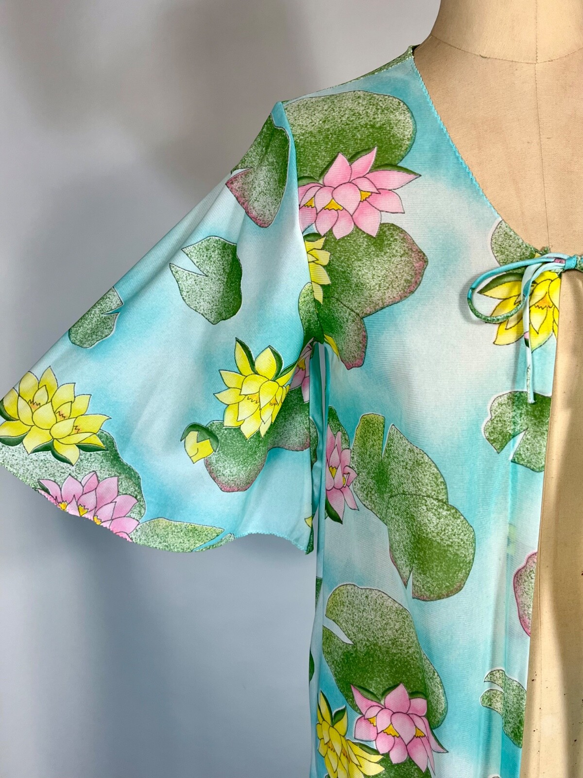 Vintage 1960’s semi-sheer lightweight robe cover-up with lily pad & lilies print